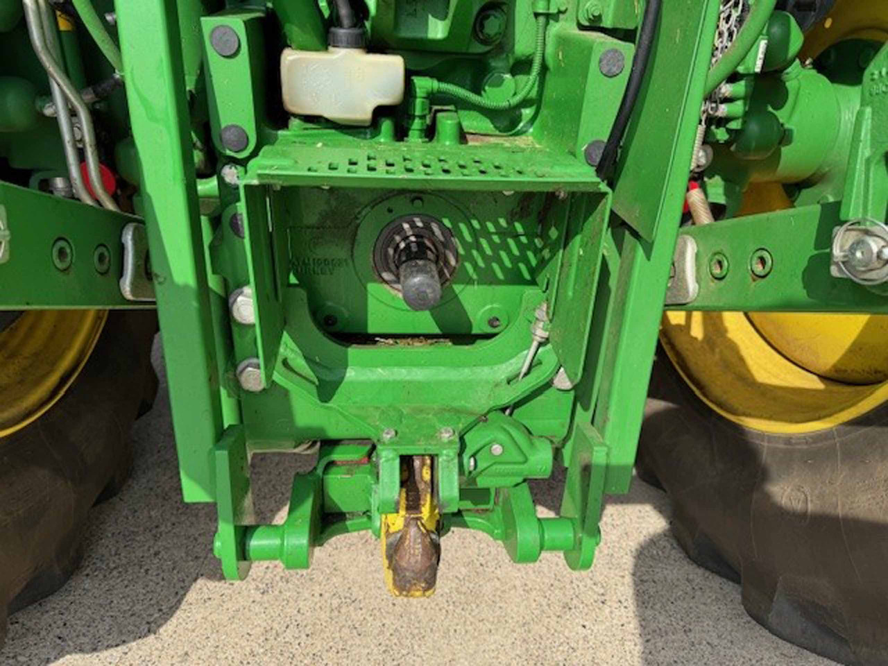 Трактор John Deere 6155R: фото 14