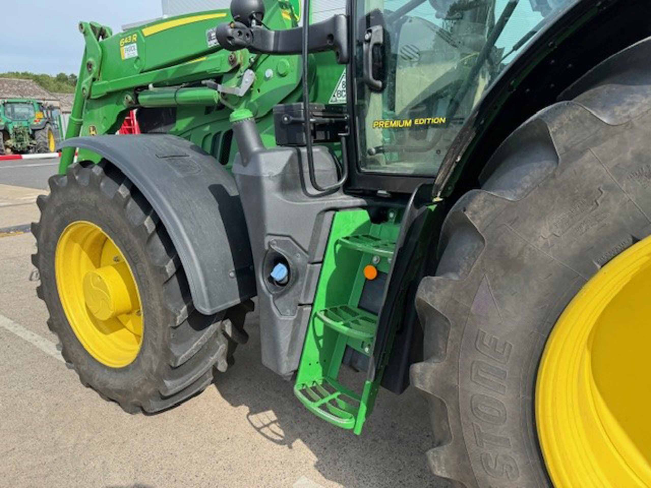 Трактор John Deere 6155R: фото 17