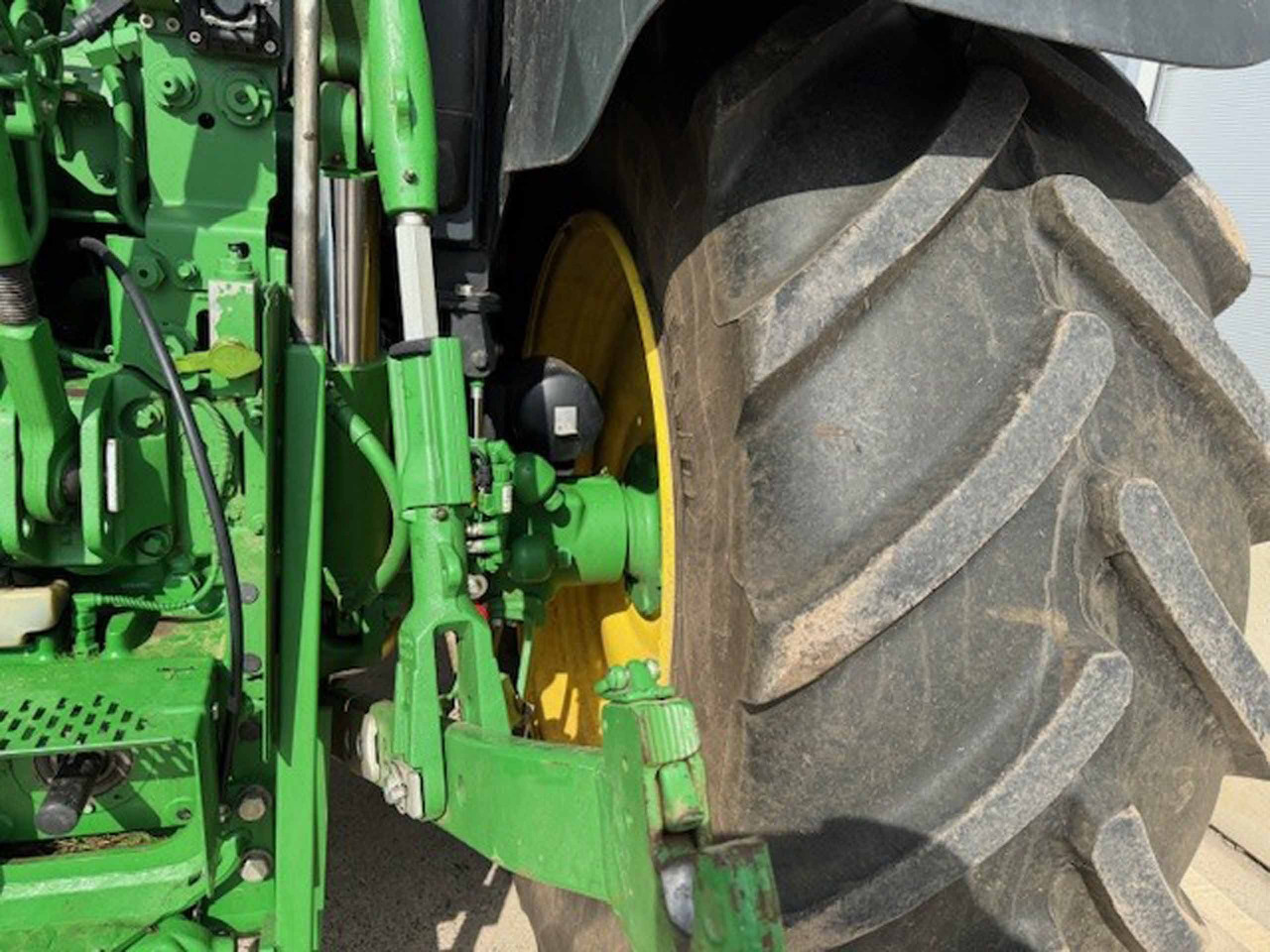 Трактор John Deere 6155R: фото 13