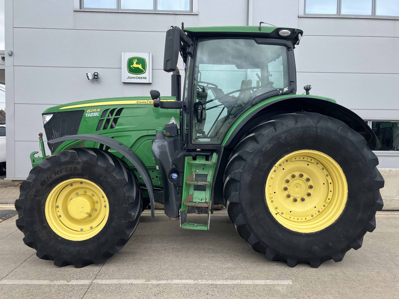 John Deere 6215R - Трактор: фото 2 John Deere 6215R - Трактор: фото 2