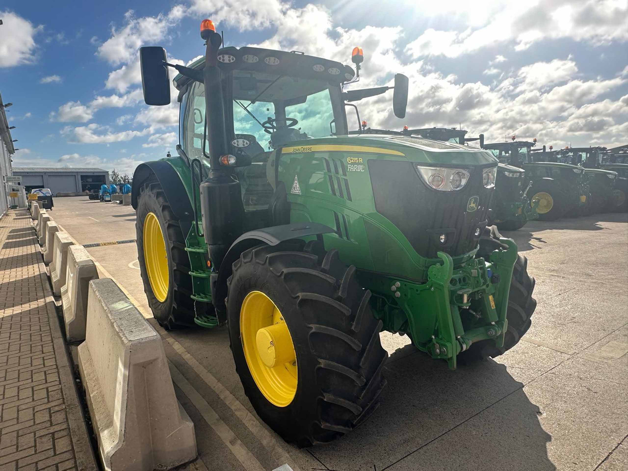 John Deere 6215R - Трактор: фото 5 John Deere 6215R - Трактор: фото 5