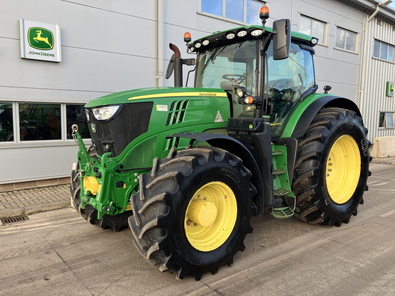 John Deere 6215R - Трактор: фото 1 John Deere 6215R - Трактор: фото 1