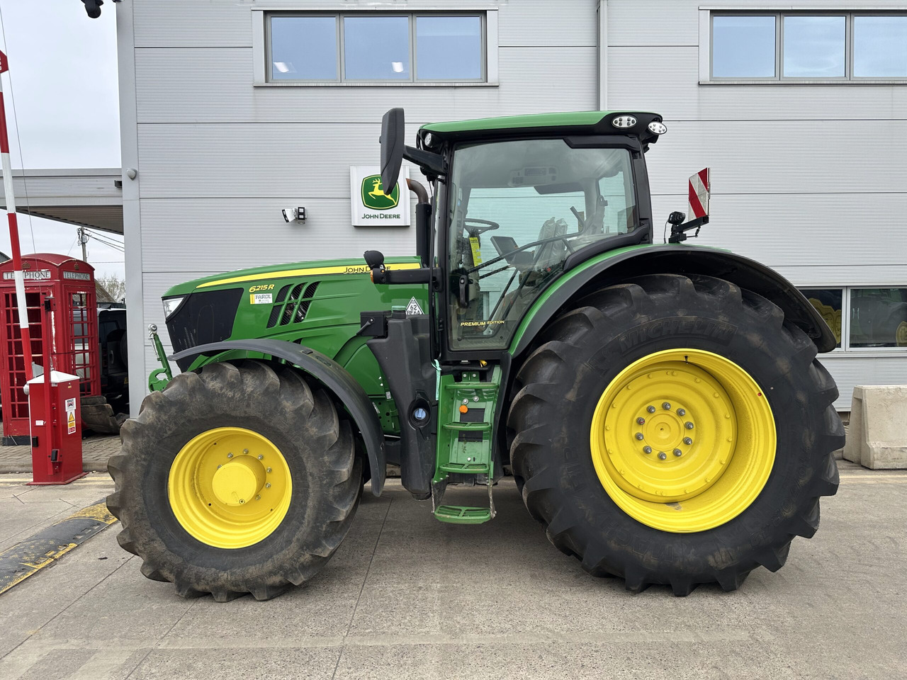 John Deere 6215R - Трактор: фото 3 John Deere 6215R - Трактор: фото 3