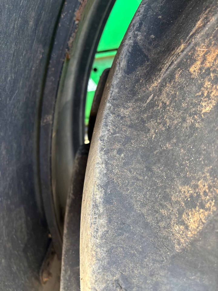 Трактор John Deere 6215R: фото 7
