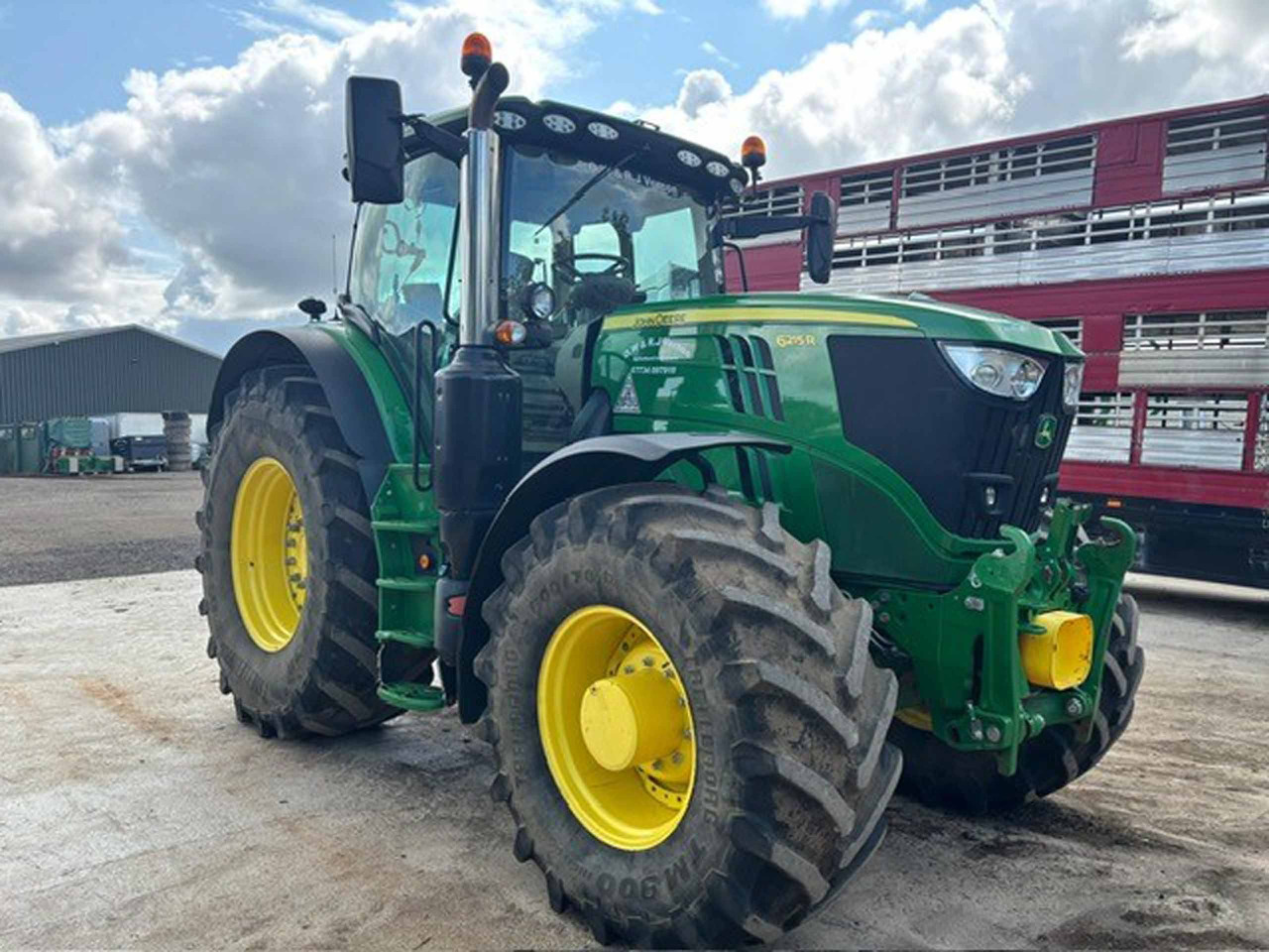 Трактор John Deere 6215R: фото 10