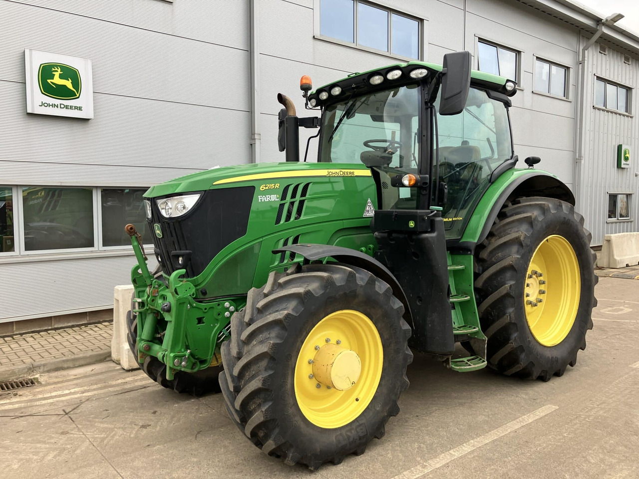 John Deere 6215R - Трактор: фото 1 John Deere 6215R - Трактор: фото 1