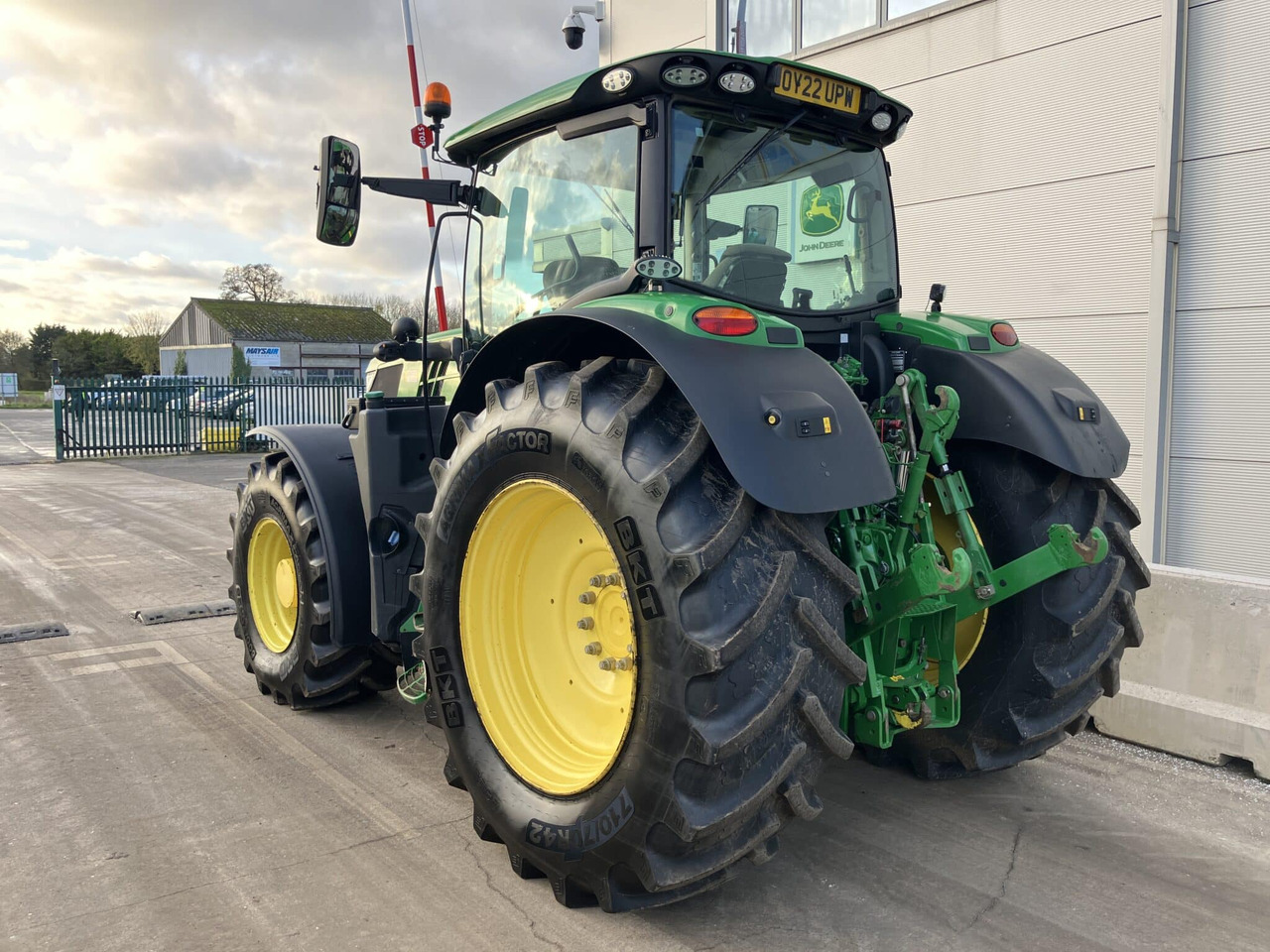 John Deere 6215R - Трактор: фото 3 John Deere 6215R - Трактор: фото 3