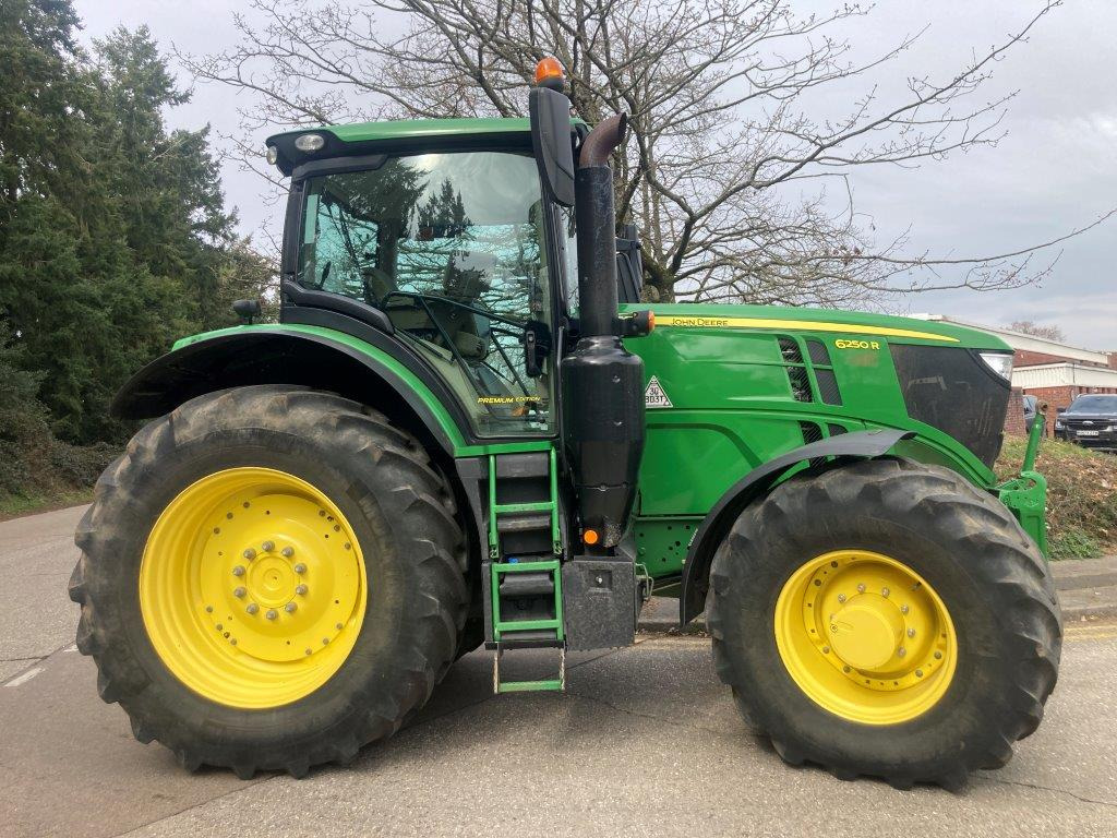 John Deere 6250R - Трактор: фото 1 John Deere 6250R - Трактор: фото 1