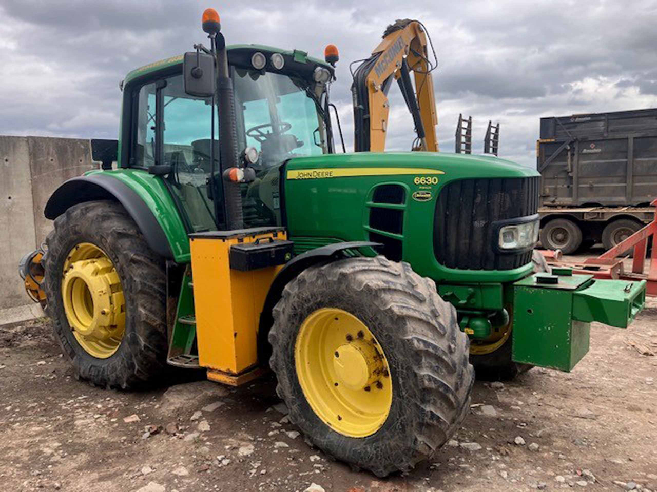 John Deere 6630 Premium + McConnel Mid mount hedgecutter - Трактор: фото 2 John Deere 6630 Premium + McConnel Mid mount hedgecutter - Трактор: фото 2
