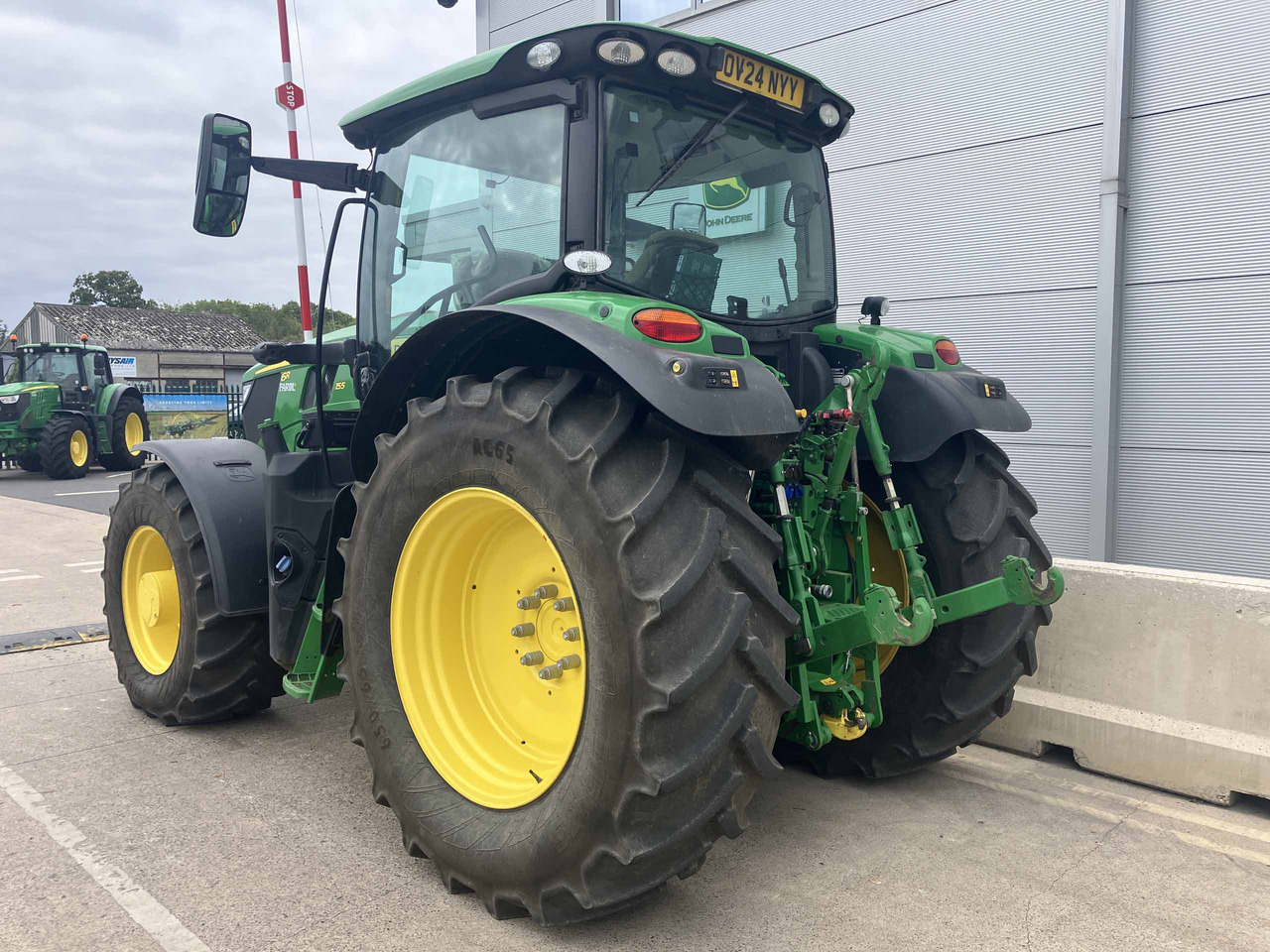 John Deere 6R 155 - Трактор: фото 3 John Deere 6R 155 - Трактор: фото 3