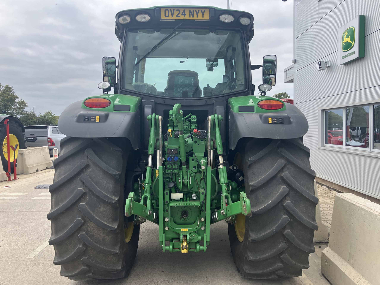 John Deere 6R 155 - Трактор: фото 4 John Deere 6R 155 - Трактор: фото 4