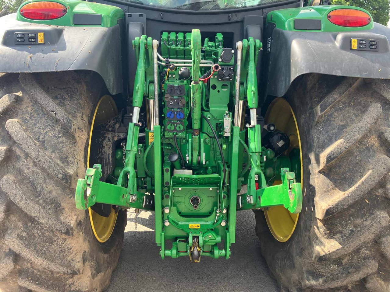 John Deere 6R 185 - Трактор: фото 5 John Deere 6R 185 - Трактор: фото 5