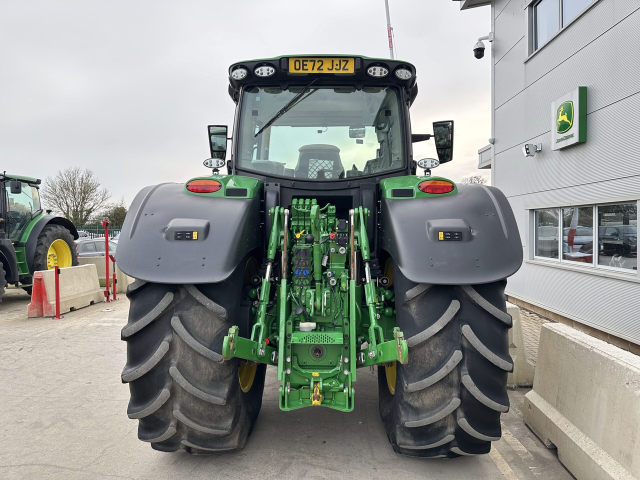 John Deere 6R 215 - Трактор: фото 4 John Deere 6R 215 - Трактор: фото 4