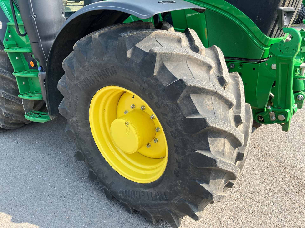 John Deere 6R 215 - Трактор: фото 5 John Deere 6R 215 - Трактор: фото 5