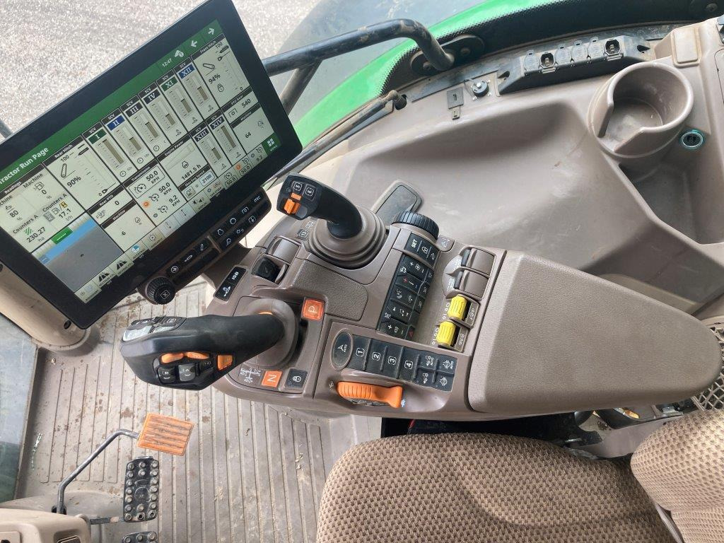John Deere 6R 215 - Трактор: фото 4 John Deere 6R 215 - Трактор: фото 4