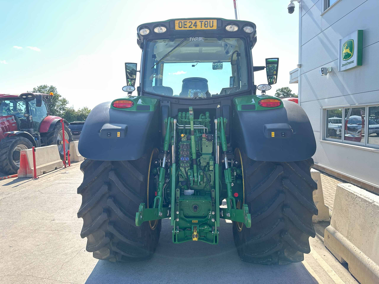 John Deere 6R 215 - Трактор: фото 4 John Deere 6R 215 - Трактор: фото 4