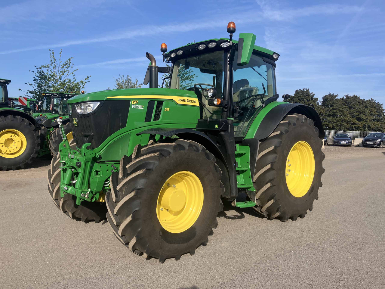 John Deere 6R 215 - Трактор: фото 1 John Deere 6R 215 - Трактор: фото 1