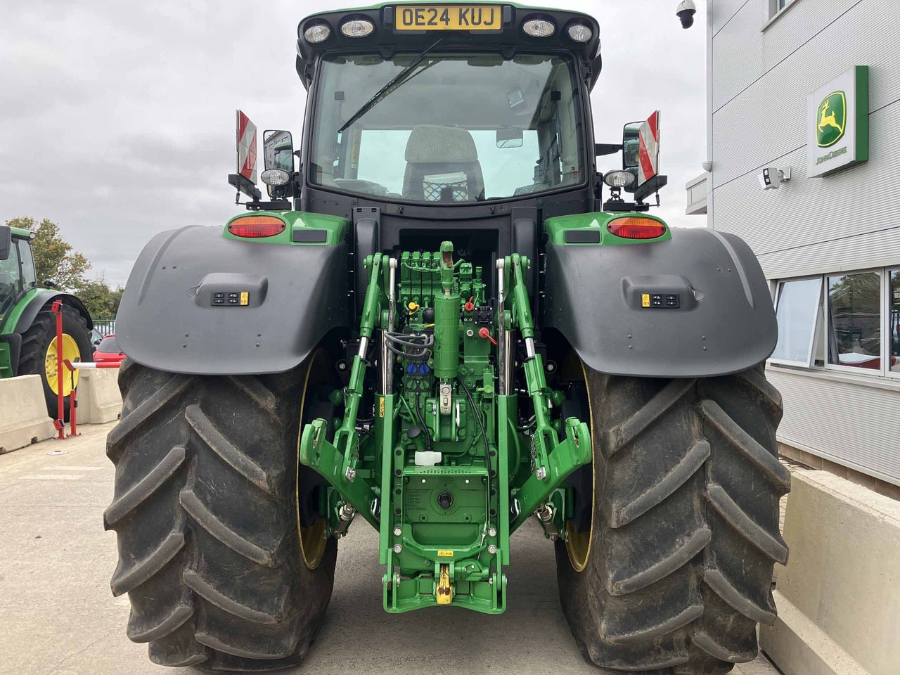 John Deere 6R 250 - Трактор: фото 4 John Deere 6R 250 - Трактор: фото 4