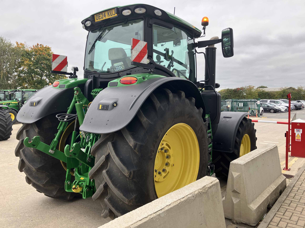 John Deere 6R 250 - Трактор: фото 5 John Deere 6R 250 - Трактор: фото 5