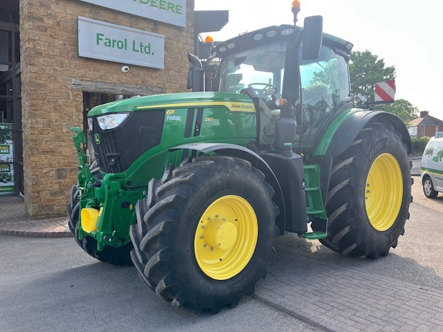 John Deere 6R 250 - Трактор: фото 1 John Deere 6R 250 - Трактор: фото 1