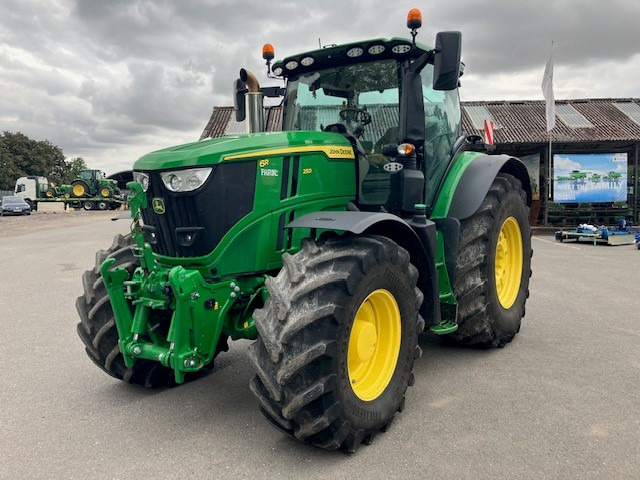 John Deere 6R250 - Трактор: фото 1 John Deere 6R250 - Трактор: фото 1