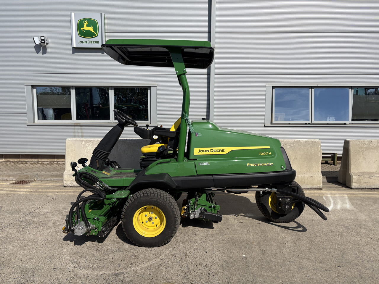 John Deere 7200A Trim & Surrounds mower - Газонокосарка: фото 1 John Deere 7200A Trim & Surrounds mower - Газонокосарка: фото 1