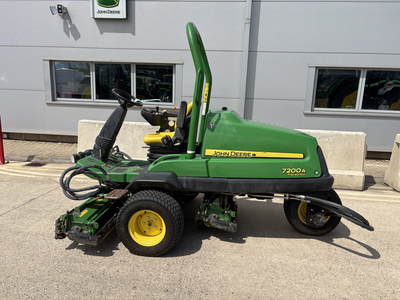 John Deere 7200A Triple Mower - Газонокосарка: фото 1 John Deere 7200A Triple Mower - Газонокосарка: фото 1