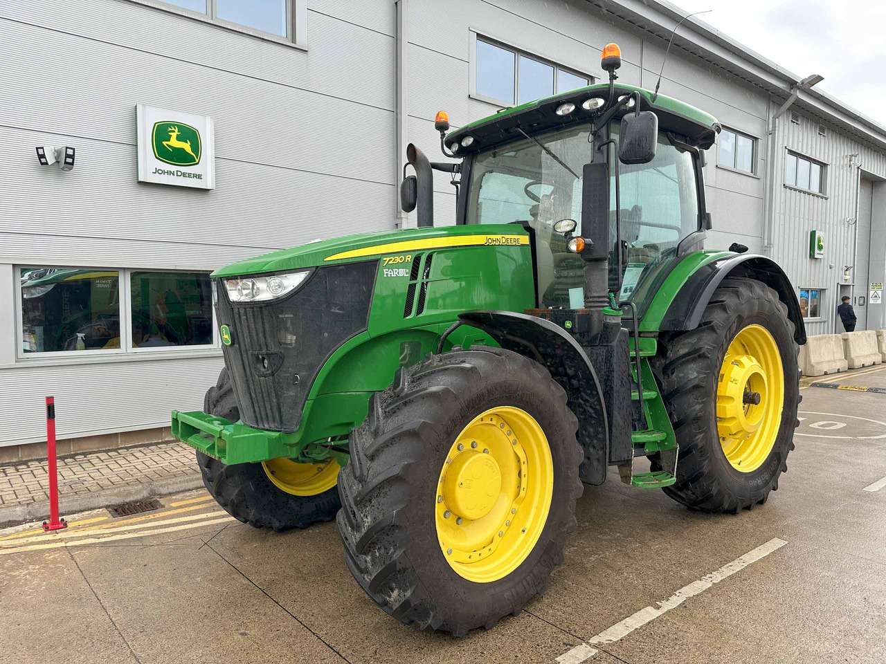 John Deere 7230R - Трактор: фото 1 John Deere 7230R - Трактор: фото 1
