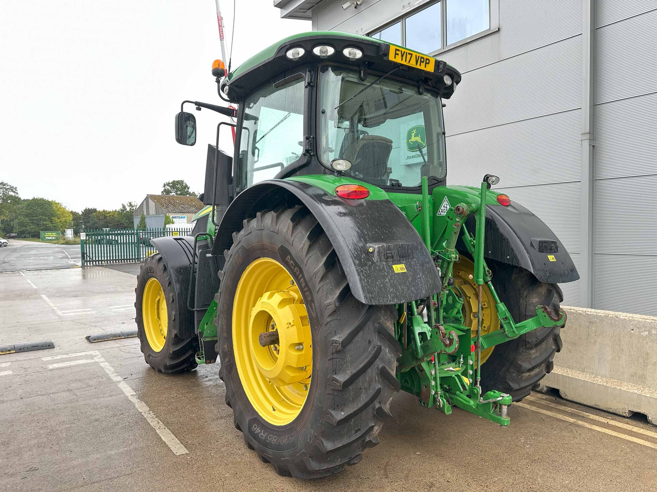 John Deere 7230R - Трактор: фото 3 John Deere 7230R - Трактор: фото 3