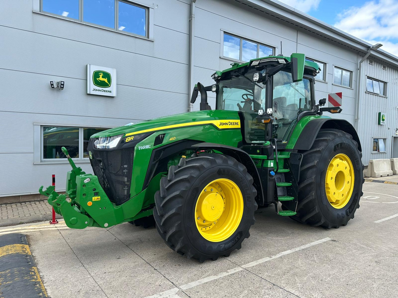 John Deere 8R 410 - Трактор: фото 1 John Deere 8R 410 - Трактор: фото 1