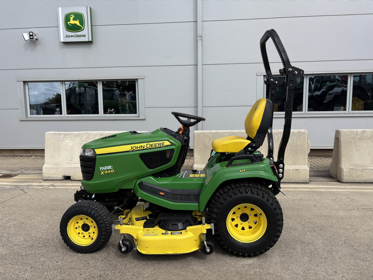 John Deere X948 Commercial Lawn Tractor - Газонокосарка: фото 1 John Deere X948 Commercial Lawn Tractor - Газонокосарка: фото 1