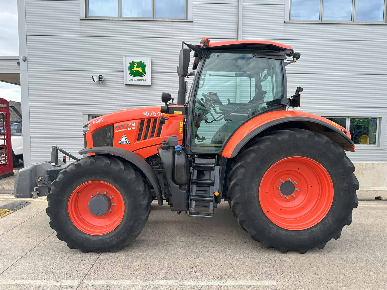 Kubota M7173 - Трактор: фото 2 Kubota M7173 - Трактор: фото 2