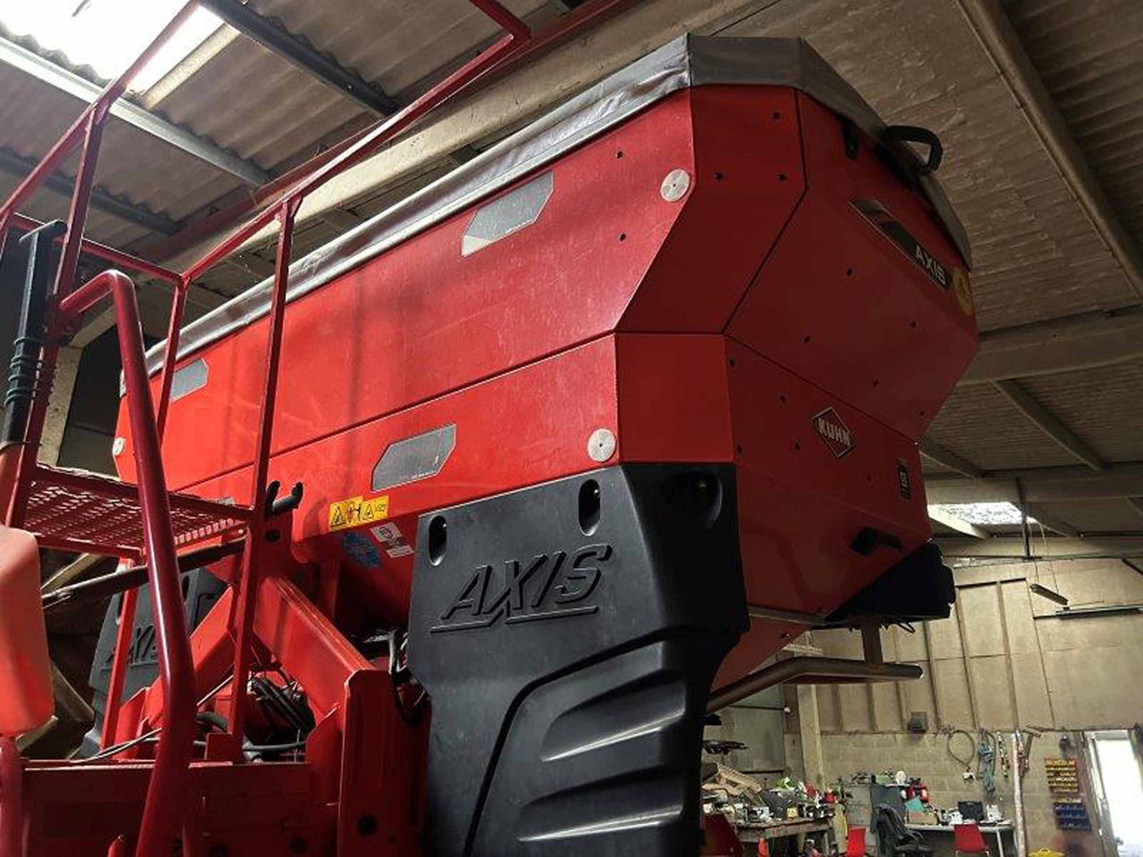 Kuhn Axis 40.2 H-EMC-W - Розкидач добрив: фото 3 Kuhn Axis 40.2 H-EMC-W - Розкидач добрив: фото 3