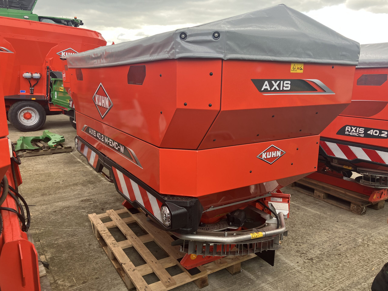 Kuhn Axis 40.2 M-EMC-W - Розкидач добрив: фото 1 Kuhn Axis 40.2 M-EMC-W - Розкидач добрив: фото 1