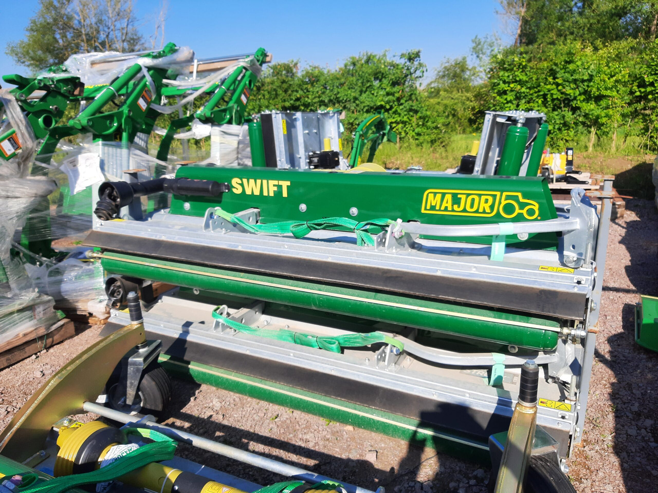 Major Swift MJ71-240 finishing mower - Газонокосарка: фото 1 Major Swift MJ71-240 finishing mower - Газонокосарка: фото 1