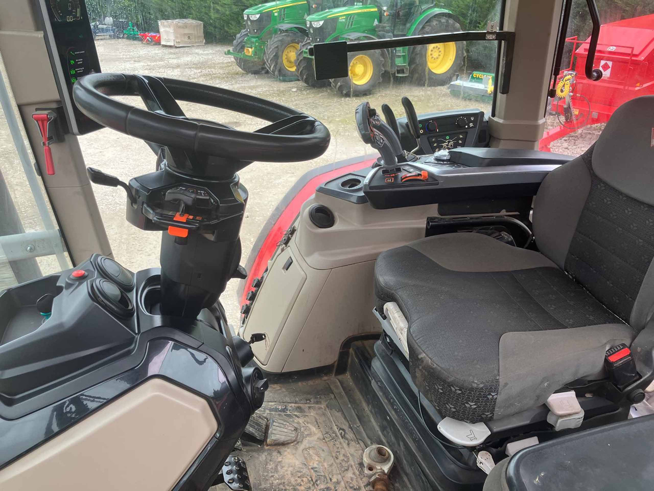 Трактор Massey Ferguson 8S.245: фото 11