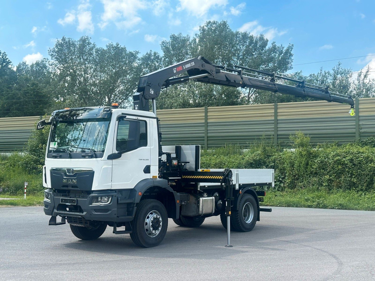 MAN TGM 18.320 4x4 Euro 6e Pritsche Hiab 228-4 Kran - Вантажівка з маніпулятором: фото 1 MAN TGM 18.320 4x4 Euro 6e Pritsche Hiab 228-4 Kran - Вантажівка з маніпулятором: фото 1