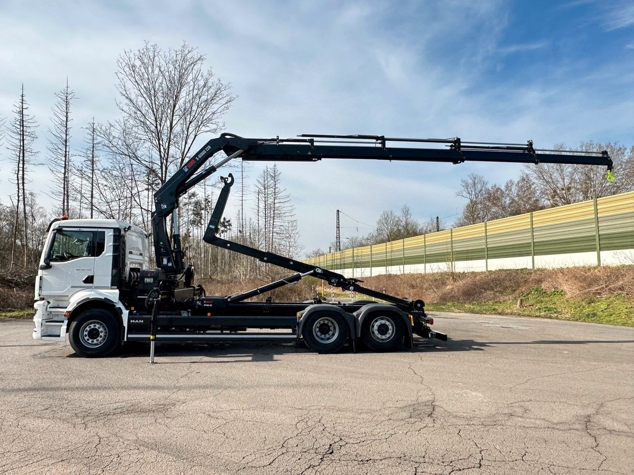 MAN TGS 26.470 6x2 Abrollkipper + Kran Hiab 228-4 - Гаковий мультиліфт вантажівка, Вантажівка з маніпулятором: фото 2 MAN TGS 26.470 6x2 Abrollkipper + Kran Hiab 228-4 - Гаковий мультиліфт вантажівка, Вантажівка з маніпулятором: фото 2