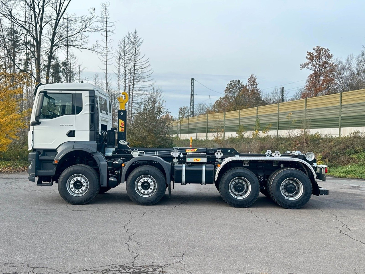 MAN TGS 35.520 8x4 Euro6e Hyva 26-55 Abrollkipper - Гаковий мультиліфт вантажівка: фото 3 MAN TGS 35.520 8x4 Euro6e Hyva 26-55 Abrollkipper - Гаковий мультиліфт вантажівка: фото 3
