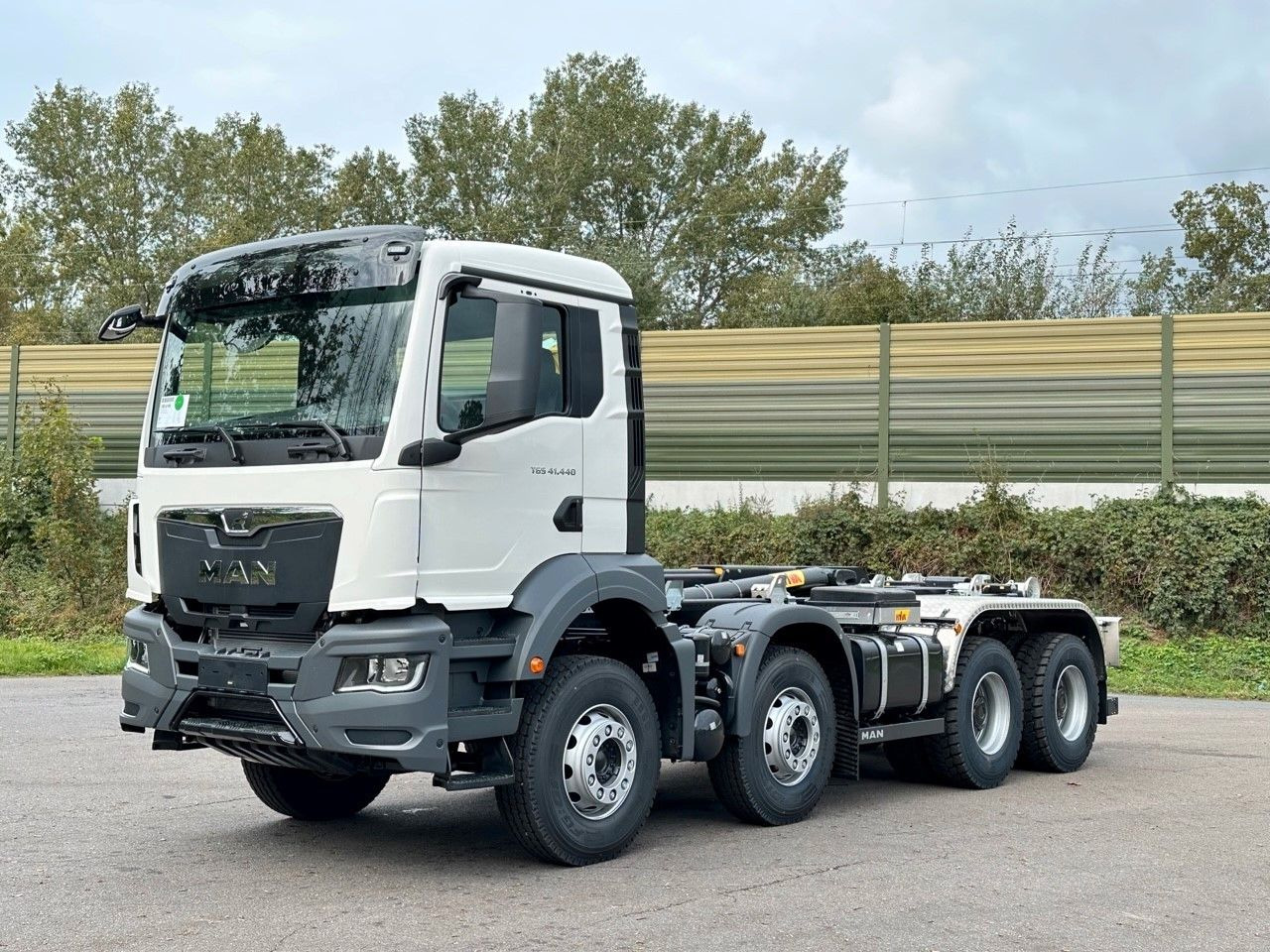 MAN TGS 41.440 8x4 Euro6e Hyva 26-55 Abrollkipper - Гаковий мультиліфт вантажівка: фото 3 MAN TGS 41.440 8x4 Euro6e Hyva 26-55 Abrollkipper - Гаковий мультиліфт вантажівка: фото 3
