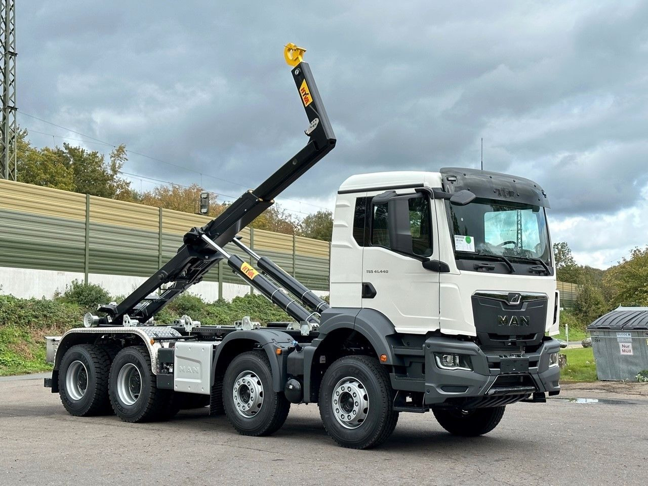 MAN TGS 41.440 8x4 Euro6e Hyva 26-55 Abrollkipper - Гаковий мультиліфт вантажівка: фото 1 MAN TGS 41.440 8x4 Euro6e Hyva 26-55 Abrollkipper - Гаковий мультиліфт вантажівка: фото 1