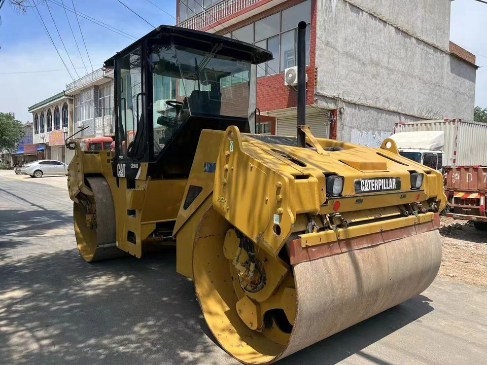 Caterpillar CB564D Double Drum Road Roller 7 Ton Weight With Core Components Engine and Bearing Essential Road Machinery - Дорожній каток: фото 3 Caterpillar CB564D Double Drum Road Roller 7 Ton Weight With Core Components Engine and Bearing Essential Road Machinery - Дорожній каток: фото 3
