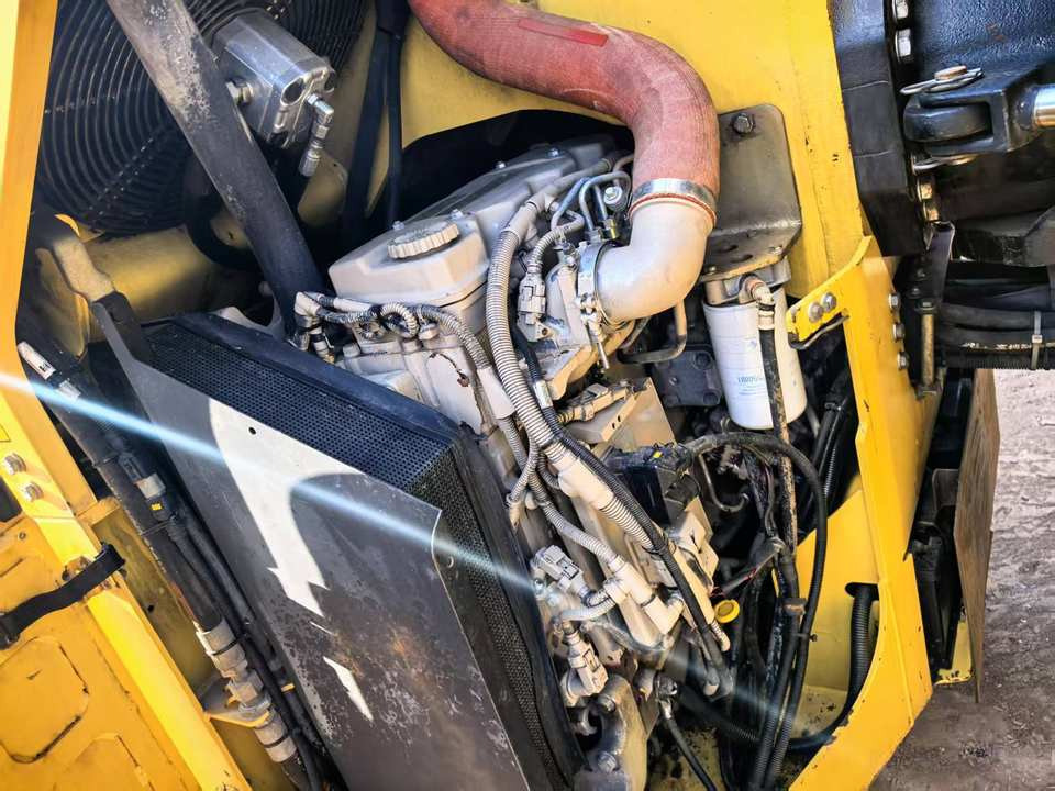 Hot Sale Used Dynapac CC6200 Road Roller Good Condition Double Steel Wheel Original Sweden Construction Machine Cheap Loader - Дорожній каток: фото 4 Hot Sale Used Dynapac CC6200 Road Roller Good Condition Double Steel Wheel Original Sweden Construction Machine Cheap Loader - Дорожній каток: фото 4