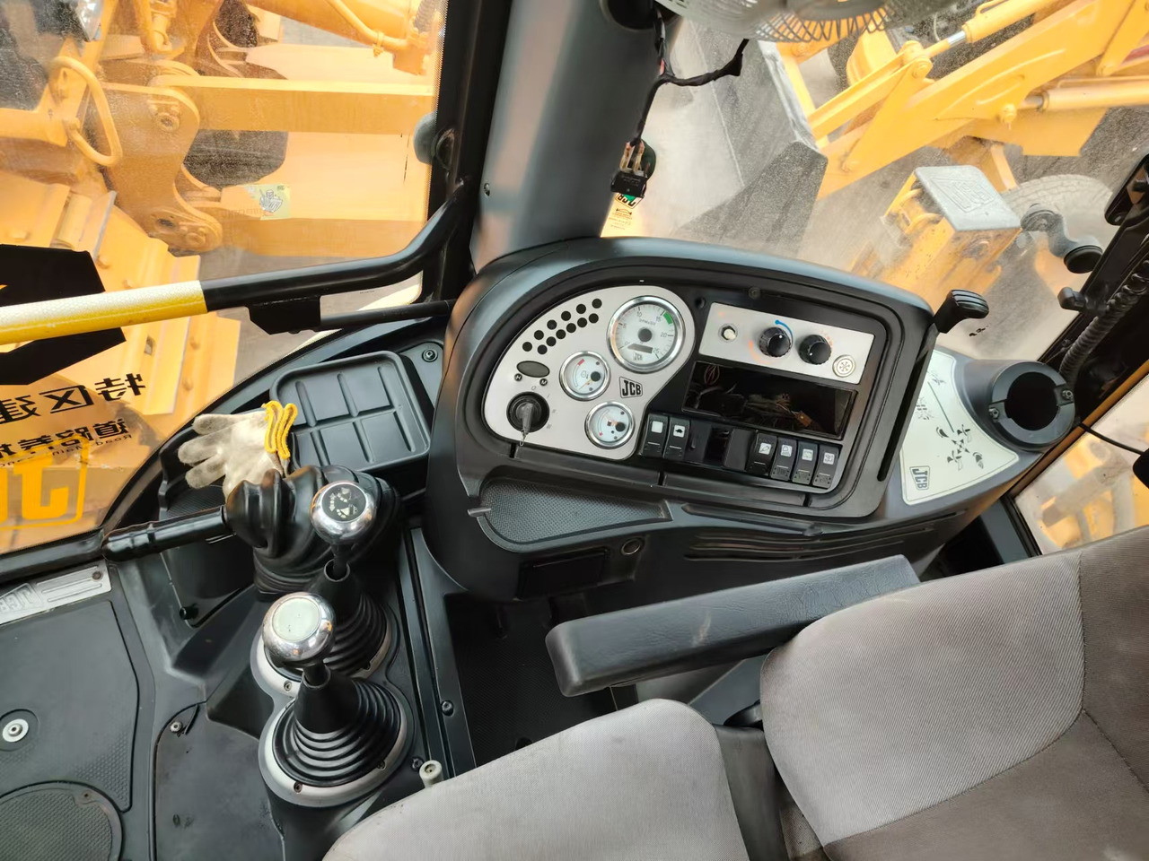 JCB 4CX - Екскаватор-навантажувач: фото 1 JCB 4CX - Екскаватор-навантажувач: фото 1