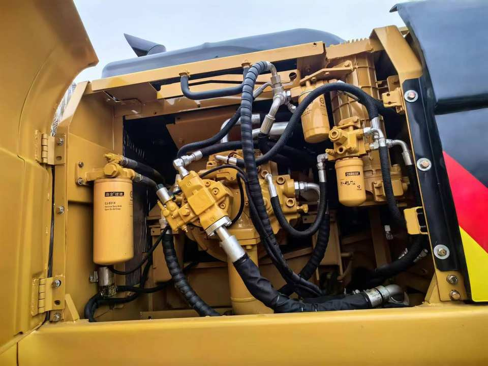 Low Price Used Caterpillar CAT 330D2L Excavators 33 TON 1.5M³ Bucket Capacity CN 2022 Machinery Test Report Track Shoes Included - Гусеничний екскаватор: фото 4 Low Price Used Caterpillar CAT 330D2L Excavators 33 TON 1.5M³ Bucket Capacity CN 2022 Machinery Test Report Track Shoes Included - Гусеничний екскаватор: фото 4