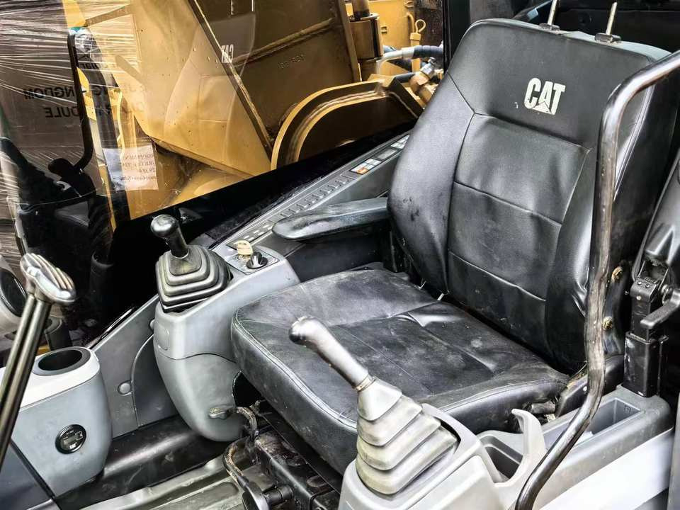 Low Price Used Caterpillar CAT 330D2L Excavators 33 TON 1.5M³ Bucket Capacity CN 2022 Machinery Test Report Track Shoes Included - Гусеничний екскаватор: фото 3 Low Price Used Caterpillar CAT 330D2L Excavators 33 TON 1.5M³ Bucket Capacity CN 2022 Machinery Test Report Track Shoes Included - Гусеничний екскаватор: фото 3