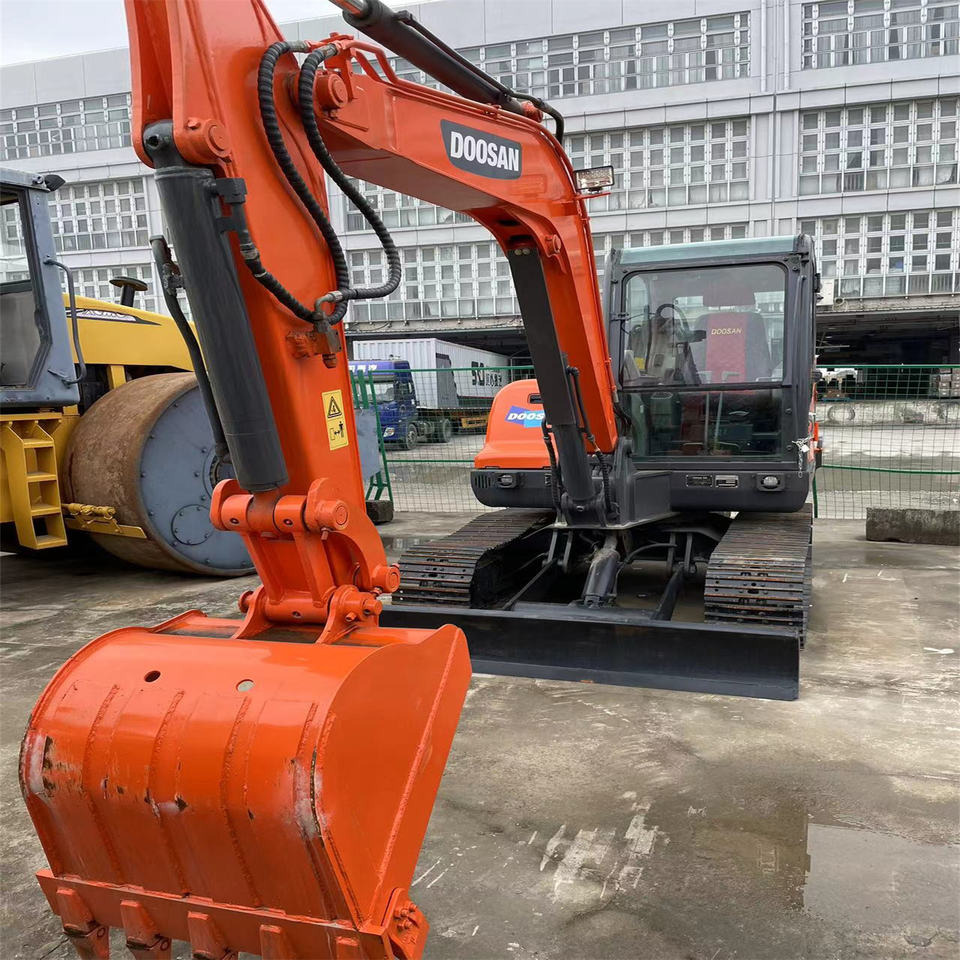 Original Color Used Doosan Dx55 Mini Excavator Used 5 Ton 5.5ton Mini Doosan Excavator for Sale Used Doosan Dx55-9c - Міні-екскаватор: фото 2 Original Color Used Doosan Dx55 Mini Excavator Used 5 Ton 5.5ton Mini Doosan Excavator for Sale Used Doosan Dx55-9c - Міні-екскаватор: фото 2