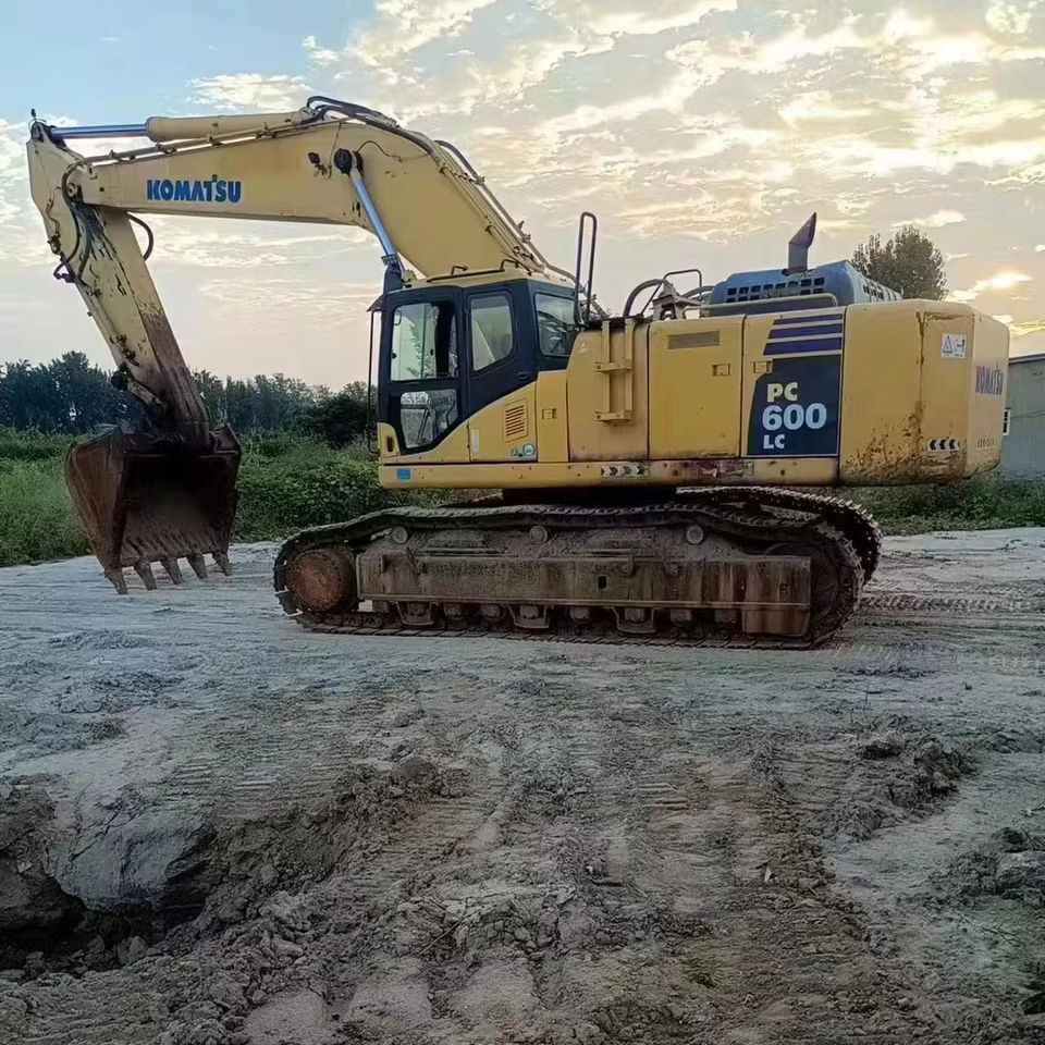 Original Good Condition USED Excavator PC600LC-8 60 Ton Excavator Crawler Excavator for Komatsu on Sale - Гусеничний екскаватор: фото 1 Original Good Condition USED Excavator PC600LC-8 60 Ton Excavator Crawler Excavator for Komatsu on Sale - Гусеничний екскаватор: фото 1