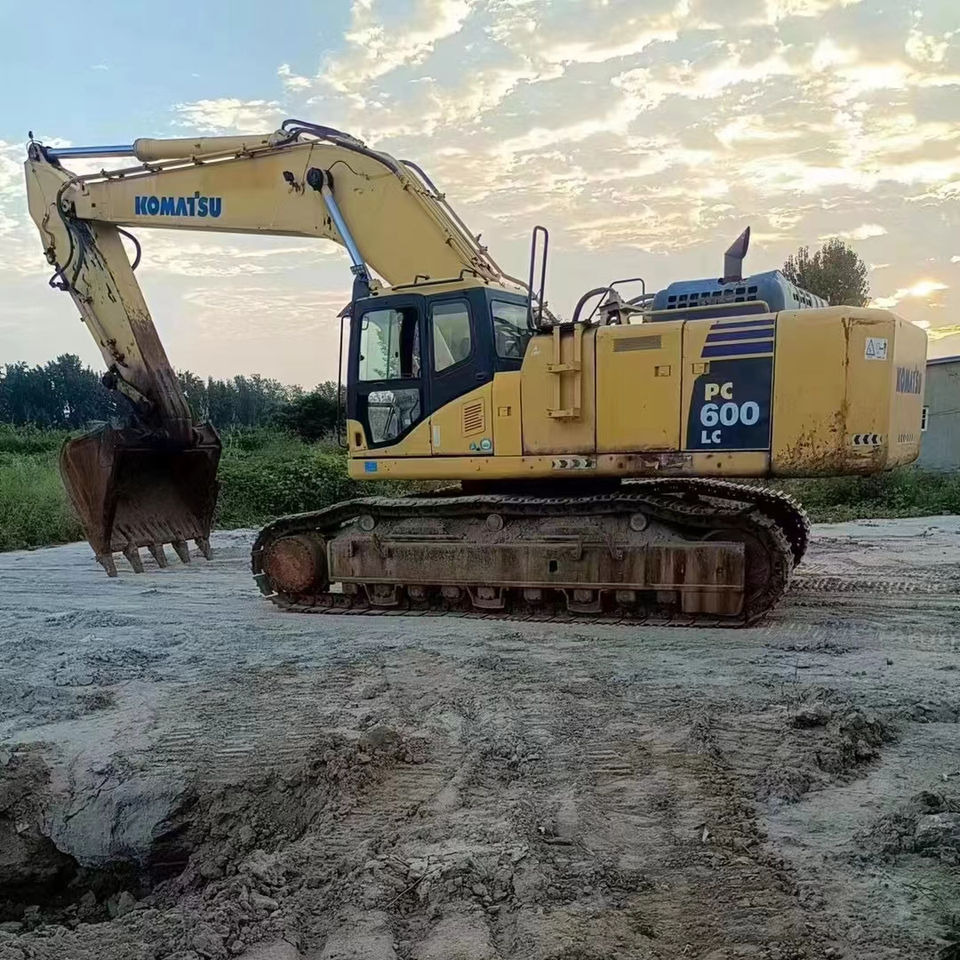 USED EXCAVATOR Good Condition Komatsu PC600-8 Original Japan Cheap Used Excavators Used Original Japan Komatsu PC600 - Гусеничний екскаватор: фото 1 USED EXCAVATOR Good Condition Komatsu PC600-8 Original Japan Cheap Used Excavators Used Original Japan Komatsu PC600 - Гусеничний екскаватор: фото 1