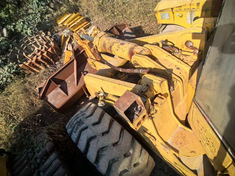 Used Front Wheel Loader CAT 966F With Good Price From Wheel Loaders Caterpillar Machinery Cat 966F Loaders - Колісний навантажувач: фото 3 Used Front Wheel Loader CAT 966F With Good Price From Wheel Loaders Caterpillar Machinery Cat 966F Loaders - Колісний навантажувач: фото 3